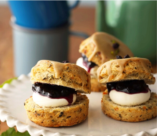 BAKERS gonna BAKE的紅茶司康夾藍莓乳酪餡