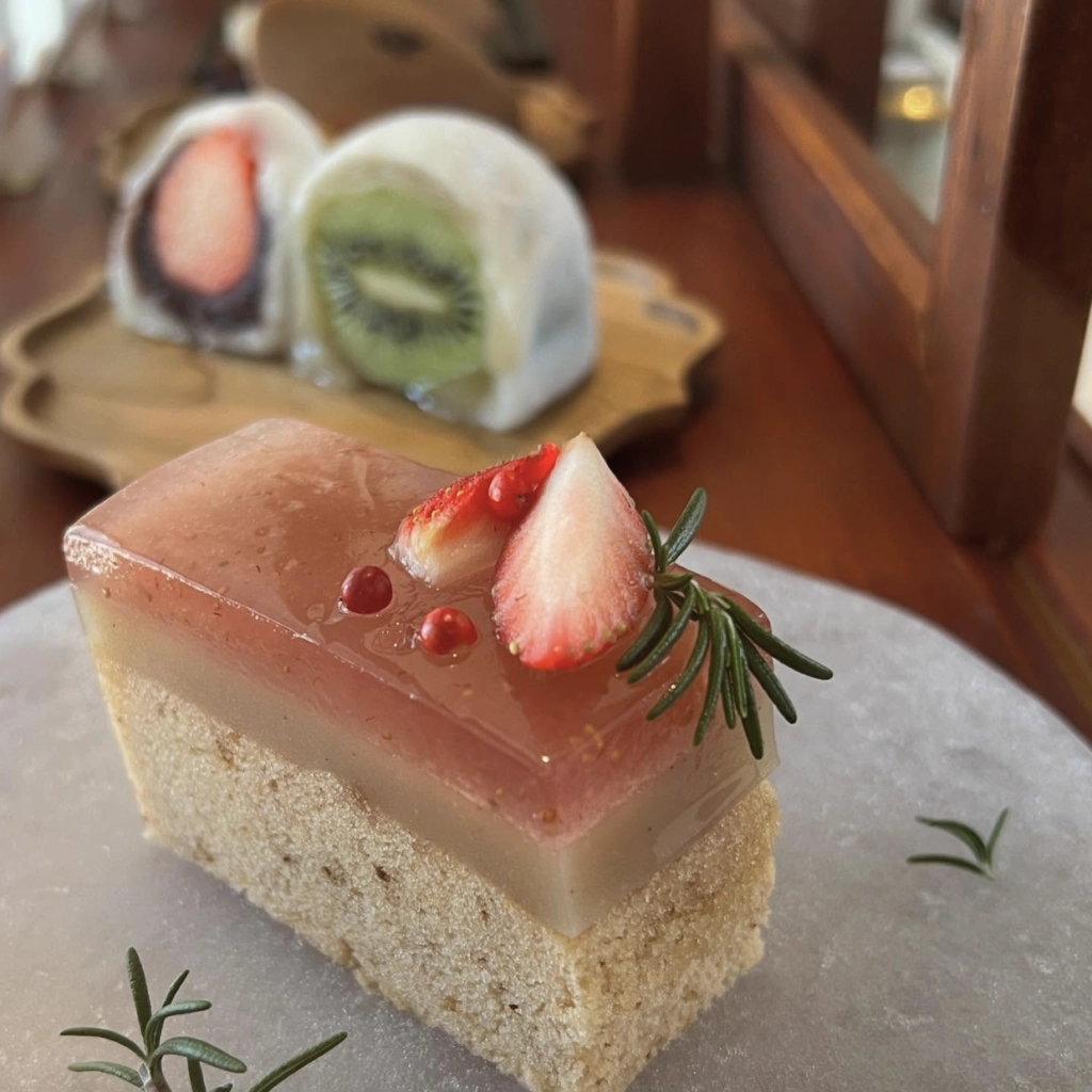 菫花堂草莓浮島