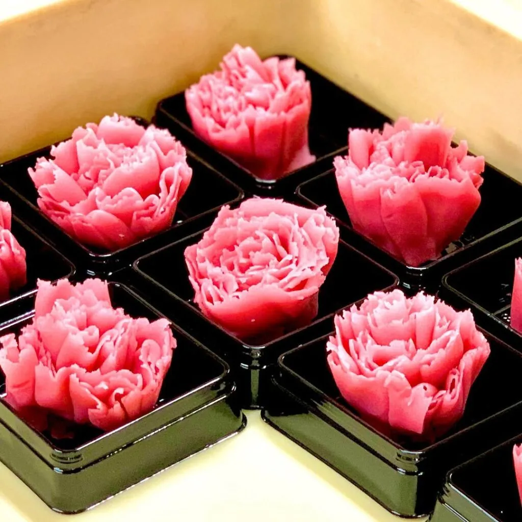 玉英堂的母親節康乃馨練切