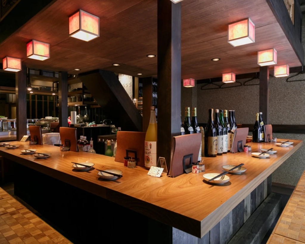 やさい串巻きなるとや 店內