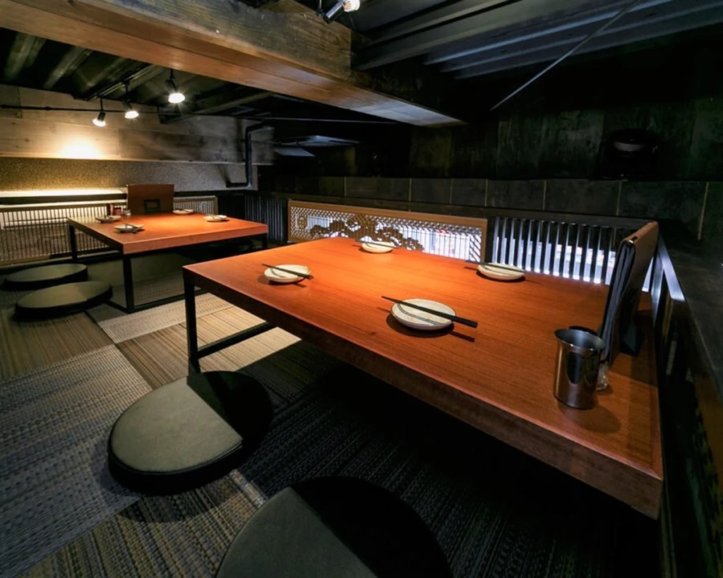 やさい串巻きなるとや 店內空間