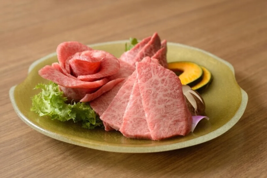 沖繩國際通必吃推薦 燒肉餐廳 ROINS 久茂地國際通店