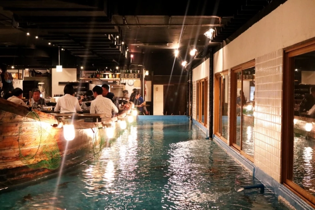 釣船茶屋ざうお 店內水槽